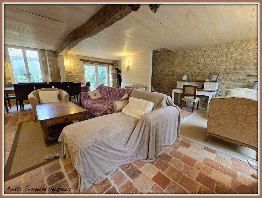 Maison à vendre 4 pièces ANTEZANT LA CHAPELLE (17) LONGERE/ maison charentaise avec dépendances
