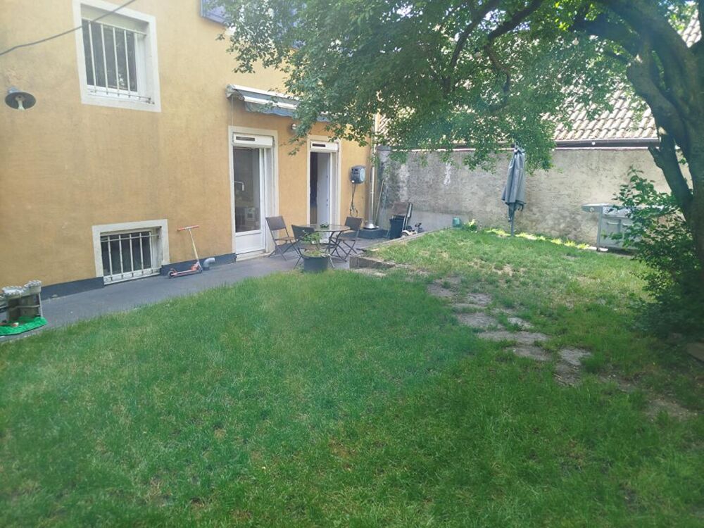 Maison avec jardin , garage et appartement indépendant