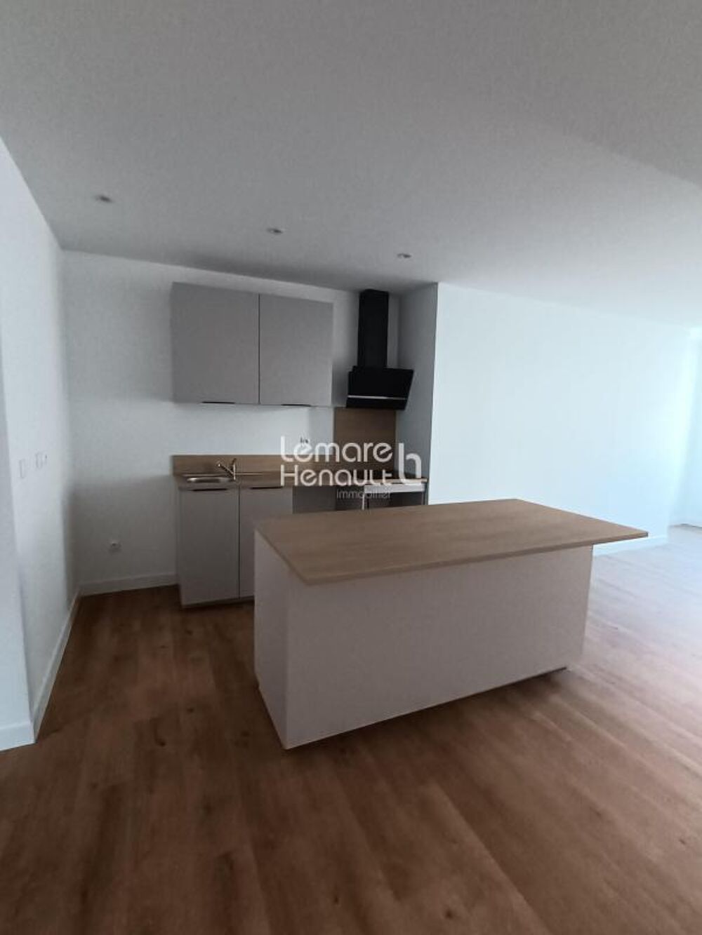 Location Appartement Proximité immédiate Commerces, Apt F2 parfait état, 59.07 m² Dreux
