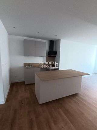 Location Appartement Proximité immédiate Commerces, Apt F2 parfait état, 59.07 m² Dreux