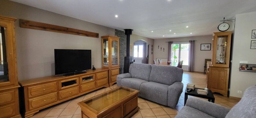 Maison contemporaine de 188 m²  Plain-pied  5 chambres  Piscine  Terrain de 2 192 m²