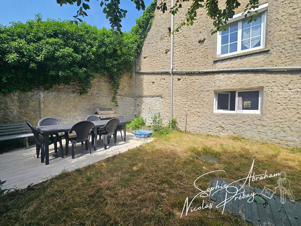 Maison avec sous-sol et terrain