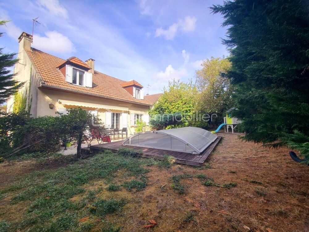 Maison d'habitation de type F6 d'environ 144m2 sur une parcelle de 562m2