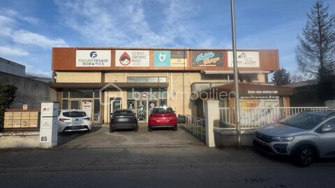 LOCAL COMMERCIAL / PROFESSIONNEL, 210 m&sup2;, AVEC UN ESPACE EXT&Eacute;RIEUR,  NORMES PMR,  3 STATIONNEMENTS PRIVATIFS 3000 74330 Sillingy