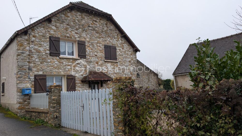 Adorable Maison briarde avec garage et déépendance