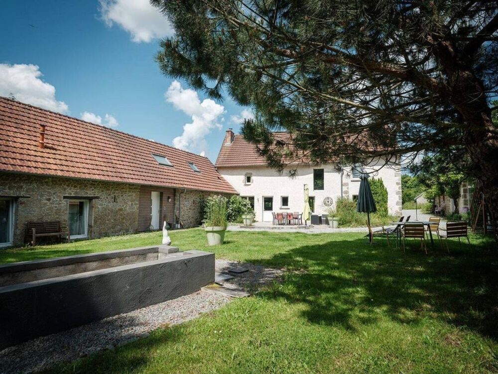 à vendre  Propriété/château Saint-Vaury (23320)