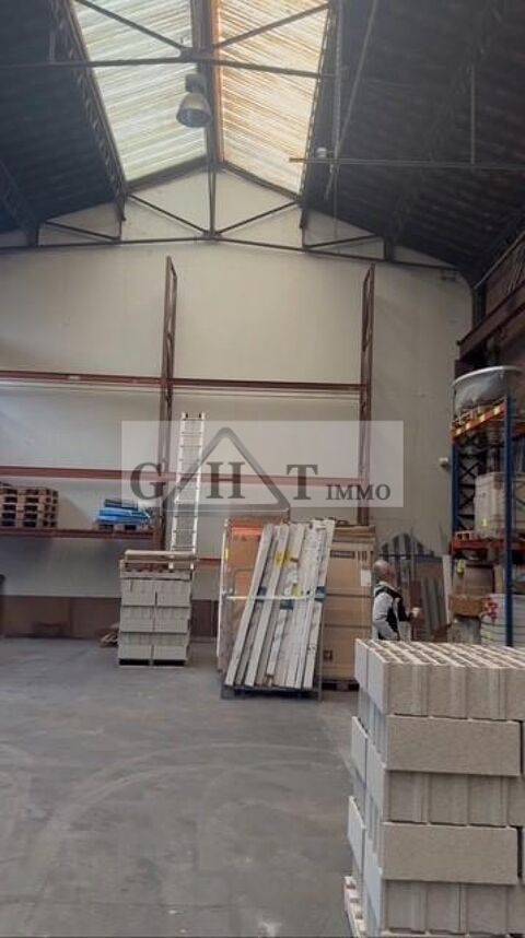   ENTREPOT DE  180 M² A VENDRE CHEVRY-COSSIGNY 