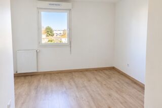  Appartement à louer 3 pièces 65 m²