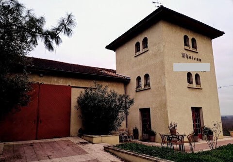   33  Ensemble immobilier, bati en R2, annexes et terrain de 15 000 m2 Propri�t�/ch�teau - 7 pi�ce(s) - 900 m�