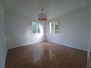  Appartement à louer 4 pièces 66 m²