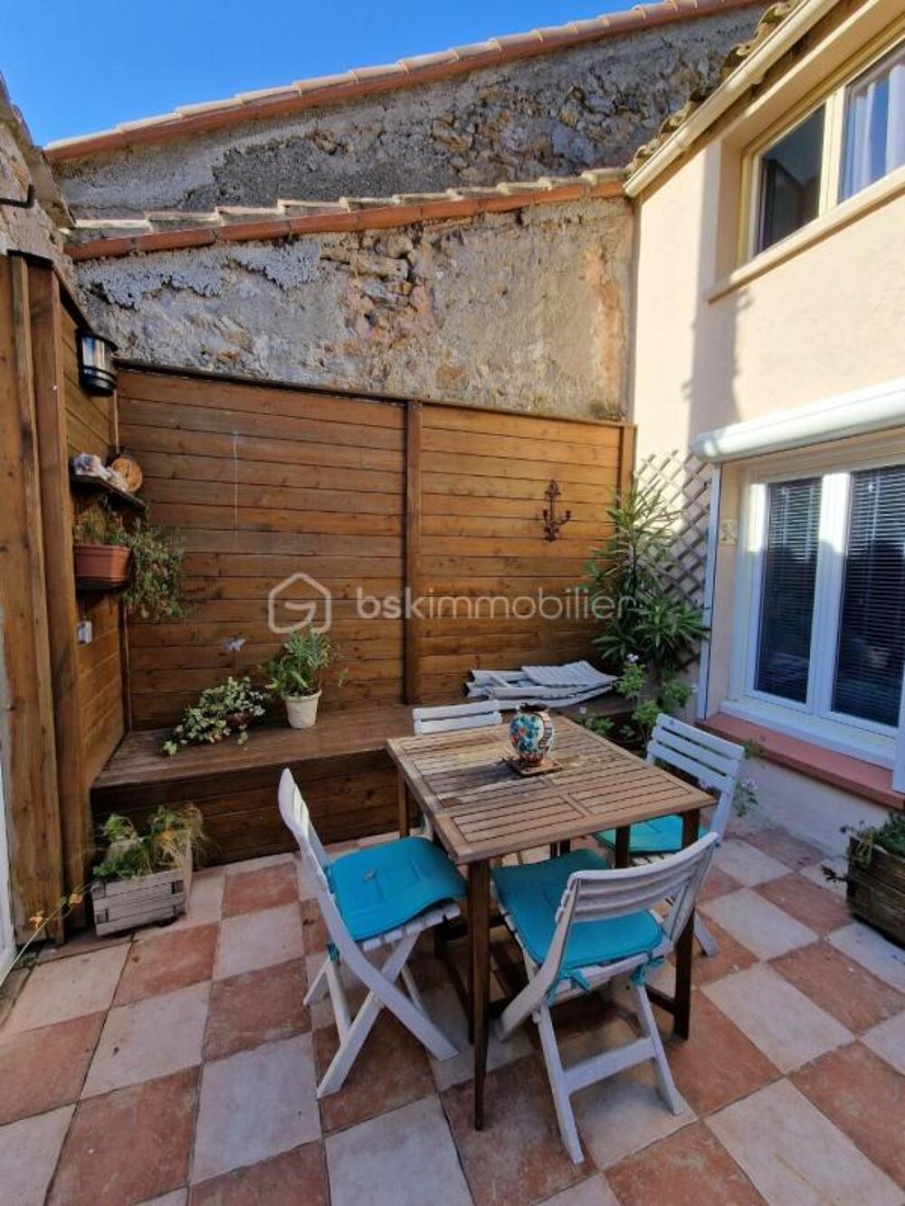 Maison de campagne avec cour et garage