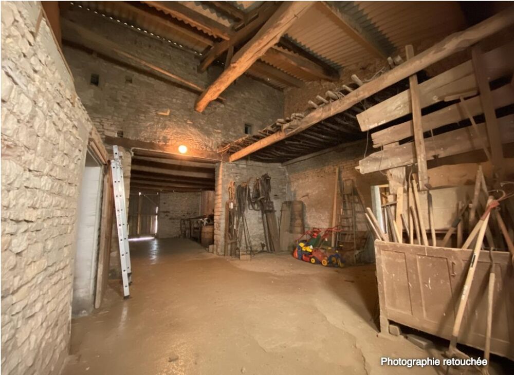 EXCLUSIVITÉ - Maison à vendre avec dépendances à Uchizy