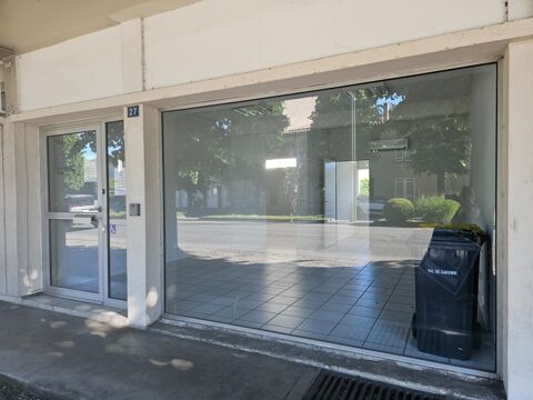 Local commercial / bureaux de plain pied, grande vitrine, facilité pour se garer 72000 47200 Marmande