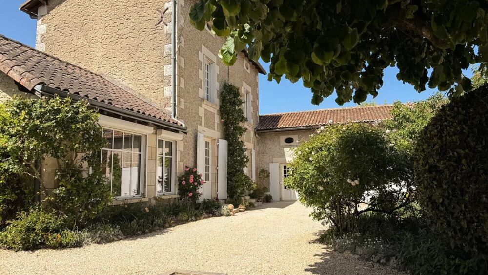 Vente Maison Maison poitevine de caractère avec piscine et jardin paysage Chauvigny