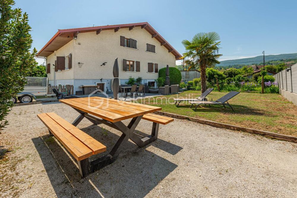 Maison composée de 2 appartements / Sous-sol complet aménagé / Terrain