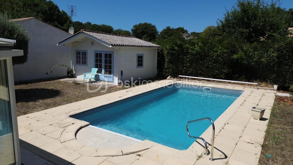 La Tremblade  Plain-pied 134 m²  3 chambres  70 m² despace de vie  Piscine  Garage