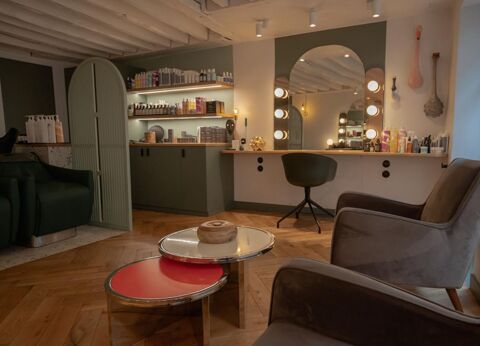   75001 PARIS - SALON DE COIFFURE 