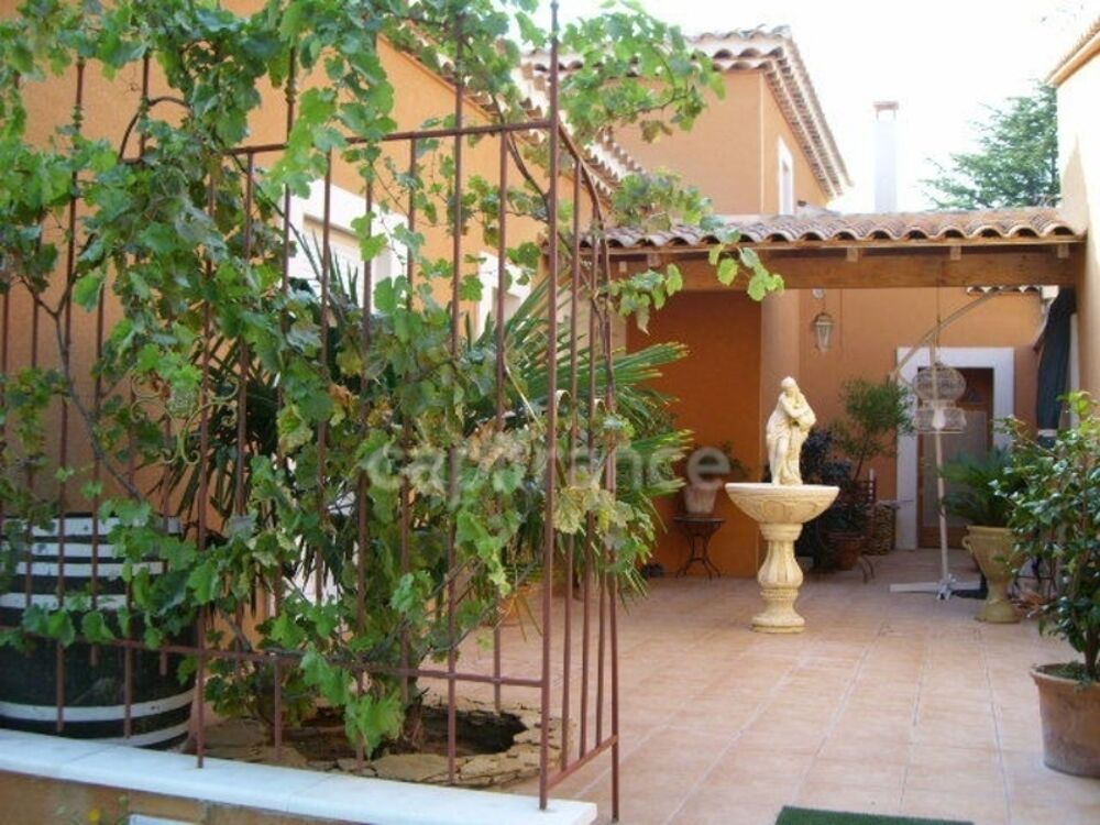 Maison à vendre 6 pièces 187 m2 ,terrain env.1483 m2 TRESQUES (30)
