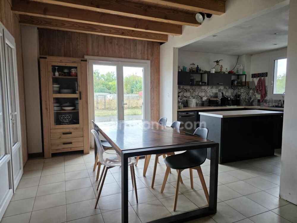 Maison familiale 220 m²  DPE B  Piscine  Grand garage  Plus de 6 300 m² de terrain  Le Fleix