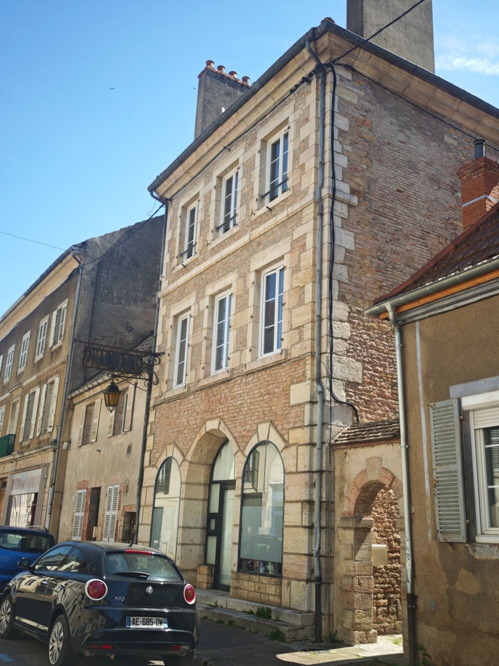 Vente Maison Maison de ville à vendre à Auxonne centre – 256 m², jardin et de belles possibilités Auxonne