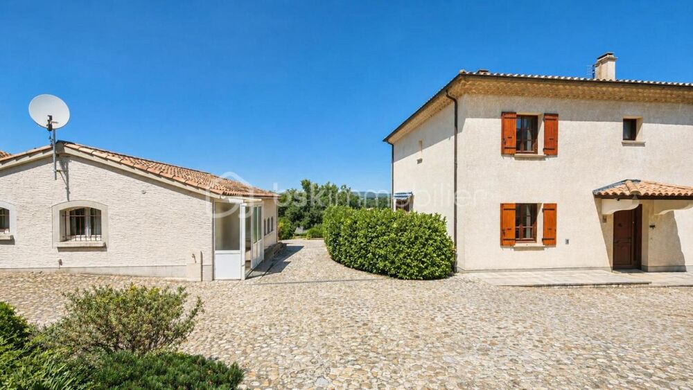Vente Maison Maison traditionnelle avec très belle vue, grands volumes et terrain de plus de 2 000 m² Grignan