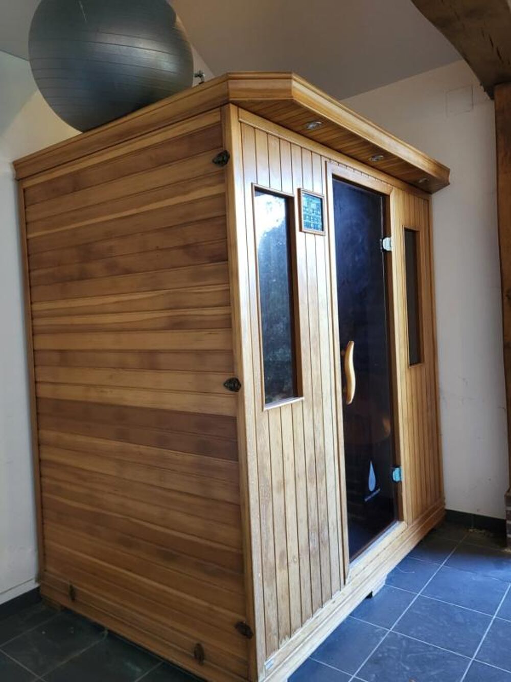 Vente Maison Grande maison de 400 m² avec piscine intérieure chauffée, sauna et appartement indépendant, sur 3 000 m² clos Chavigny bailleul