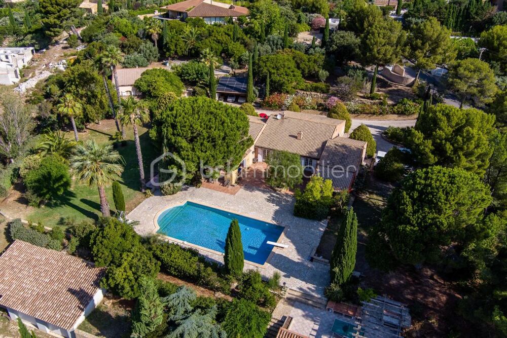 � vendre  Propri�t�/ch�teau La Cadi�re-d'Azur (83740)