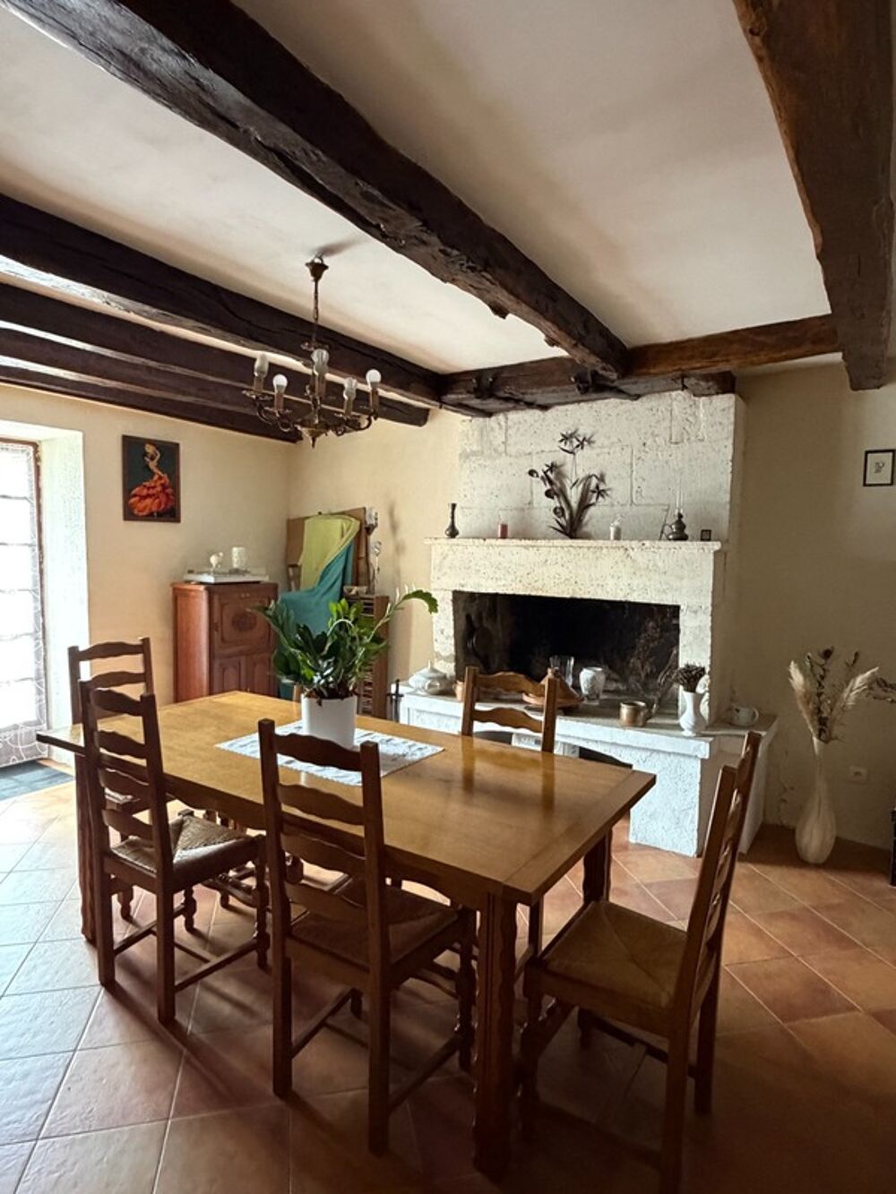 Vouzan. Maison 159 m² avec garages et dépendances