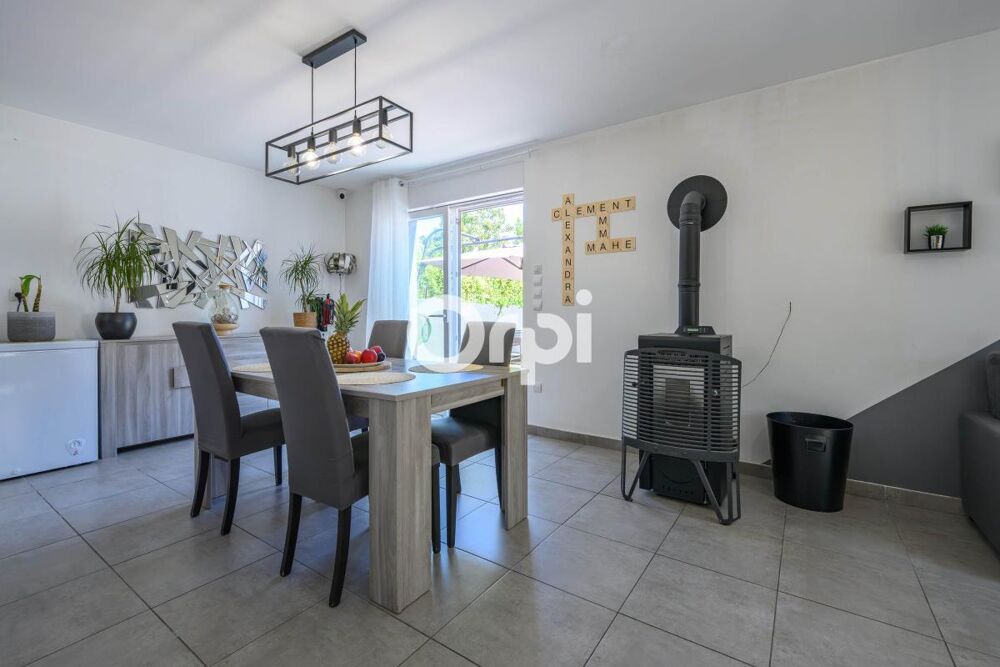Semi plain pied 3 chambres, jardin et 2 places de parking privées