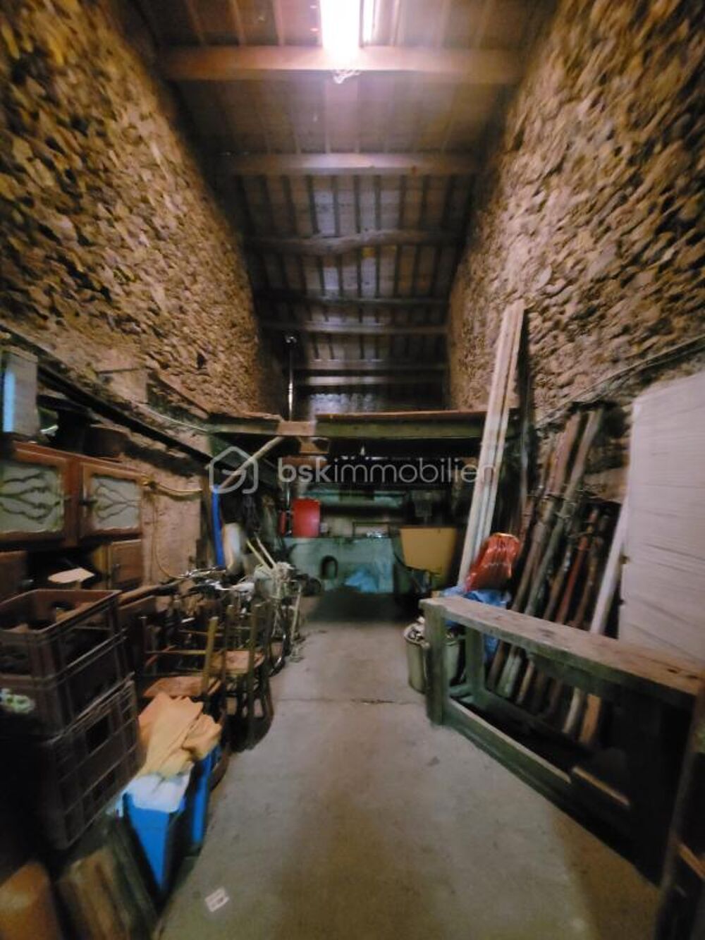 EXCLUSIVITÉ  Le charme de l'ancien à révéler ! Maison de village avec garage, écurie, combles et terrasse  Nizas (34320)