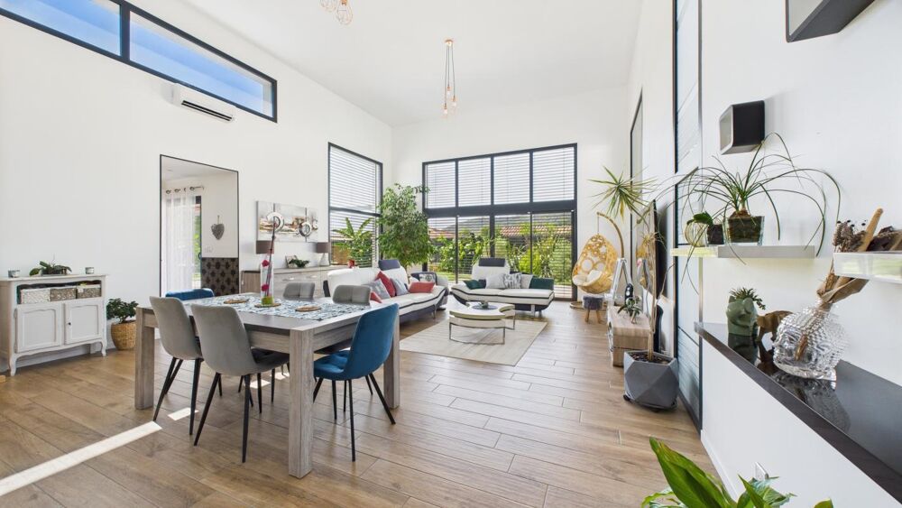 � vendre  Maison Saint-Georges-les-Bains (07800)