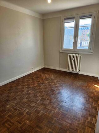  Appartement à louer 4 pièces 77 m²