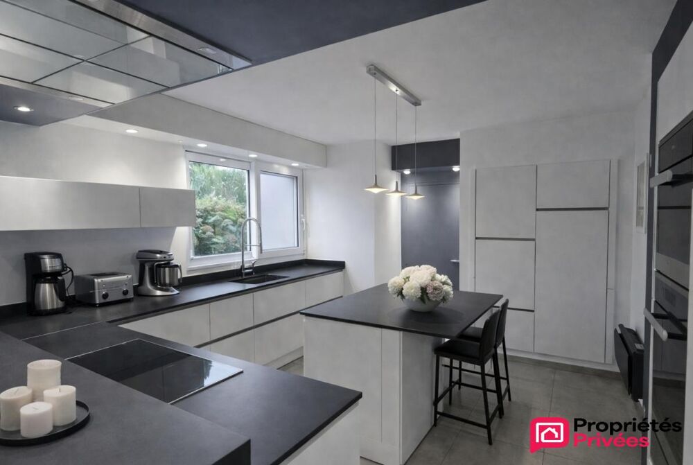 Maison d'Architecte à proximité de Saint-Hilaire-du-Harcouët, 9 pièce(s) 229 m2