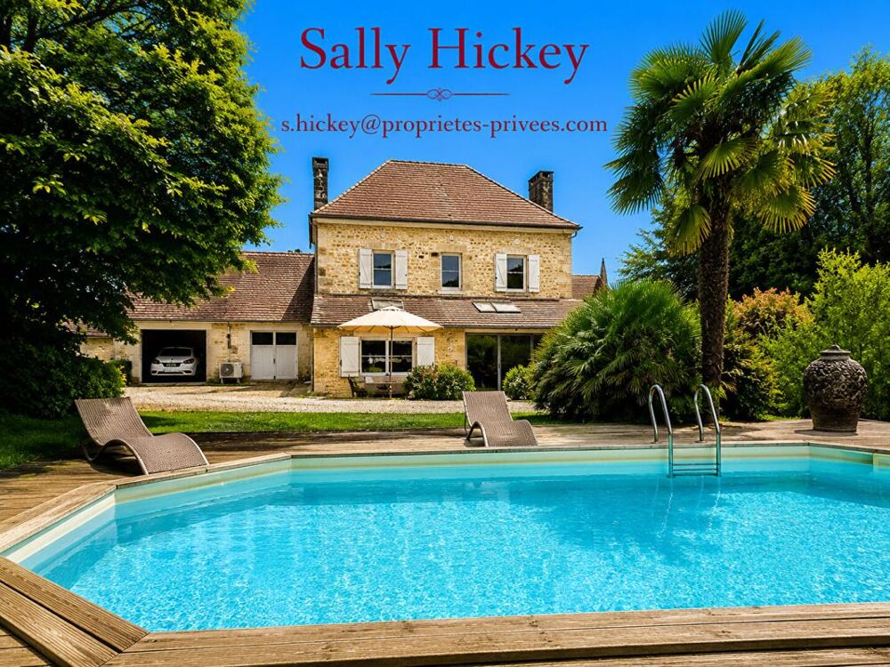 Sally HICKEY vous propose cette maison de maître caractère T7 au coeur de LOCQUALTAS, à 25 minutes de la plage. Avec de belles