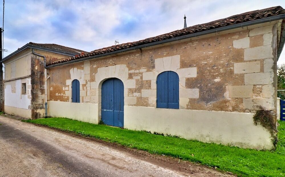 Maison de caractère en pierre de 8 pièces, 5 chambres. 200 m²- DPE C , Saint-Dizant-du Gua