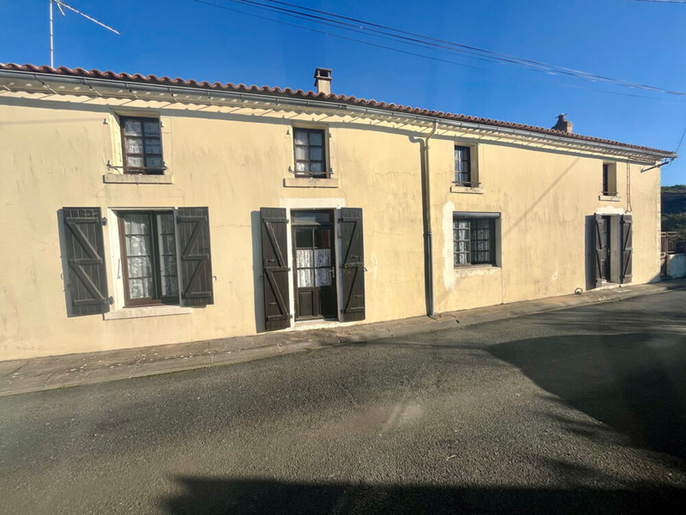 LE GUE DE VELLUIRE (85770) AU CALME ABSOLU MAISON EN PIERRES AVEC GRANGES ET DEPENDANCES SUR 4500M²