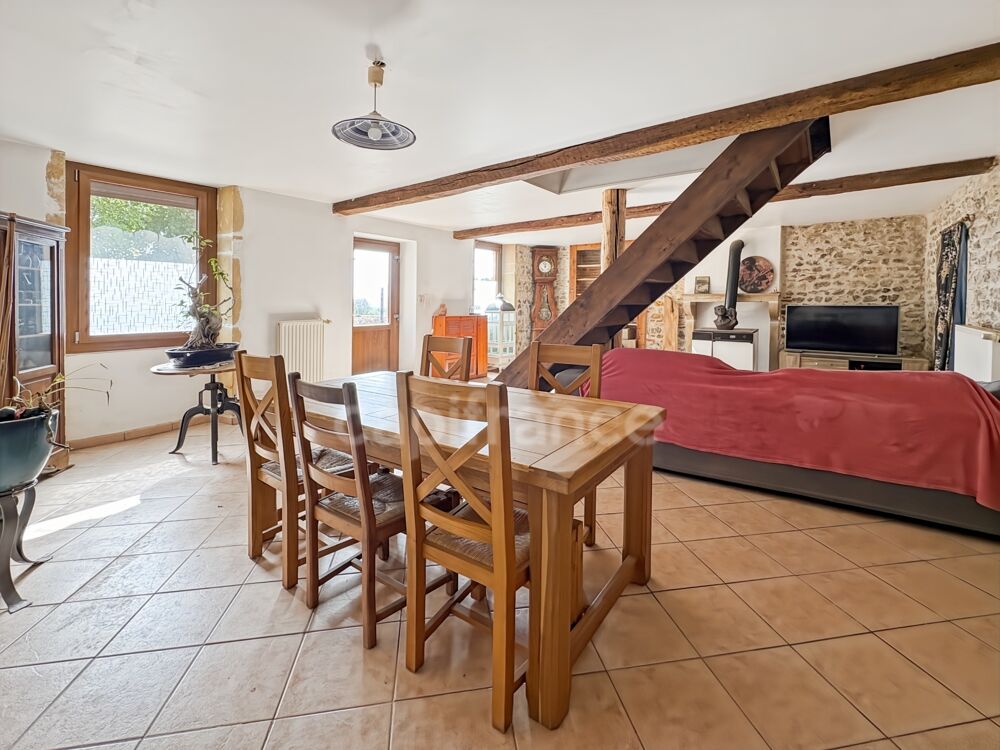 MAISON DE CAMPAGNE, AVEC GRANGE, SUR TERRAIN CONSTRUCTIBLE DE 5571M2