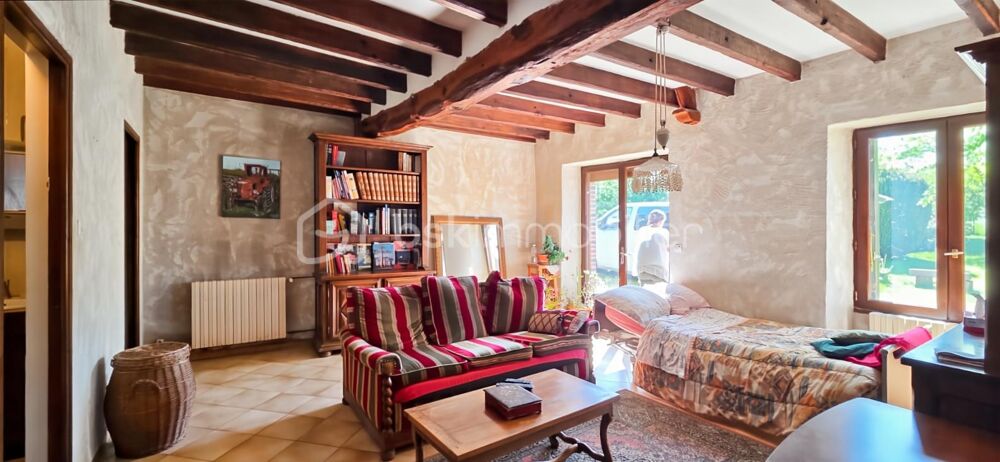 Vente Maison Charme de l'ancien et beaux volumes : maison familiale avec dépendance, garage et grand terrain clos Dixmont