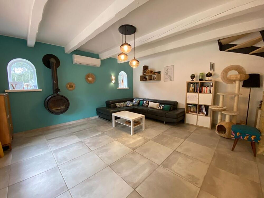 A vendre maison rénovée à Grans 150m2 avec un terrain de 5300m2