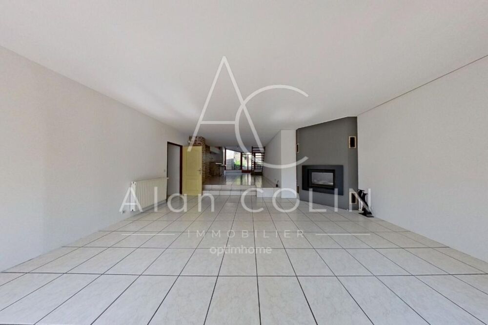 Maison en pierre de caractère  170 m² habitables  beaux volumes  proche frontière luxembourgeoise
