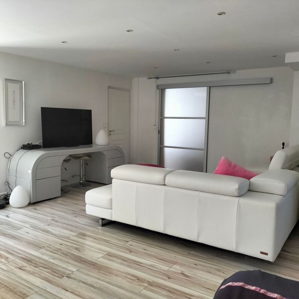 Location Maison Maison de 210m2 à louer sur Saint-Genis-Laval Saint genis laval