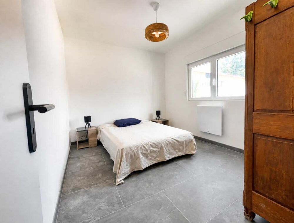 Immeuble de 3 logements Hangar multi cellules sur 1400m2