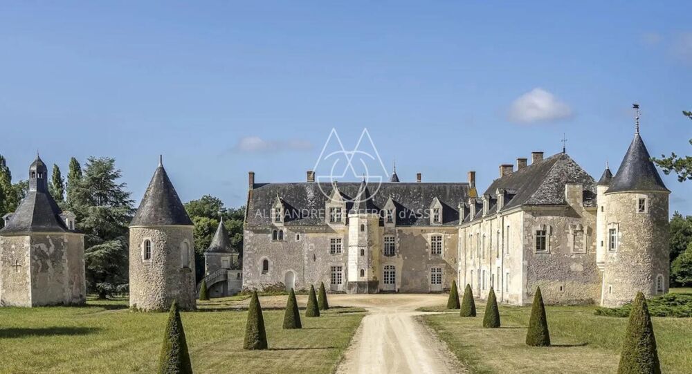 Vente Propriété/Château Rare, château du XV -ème- Un Havre de paix… Chateau la valliere