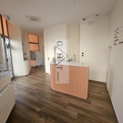   Boutique 82 m2 Axe passant 
