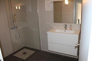  Appartement à louer 3 pièces 80 m²