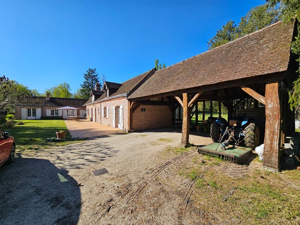 Propriété d'exception en Sologne - Longère de 292m² avec piscine intérieure sur 7,8 hectares