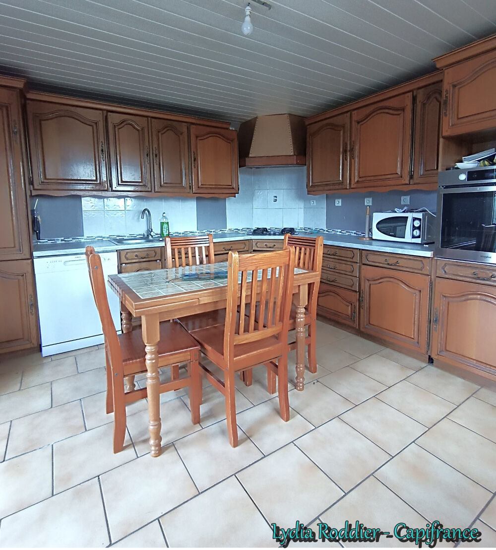 Maison avec 4 chambres  terrain clôturé  deux terrasses - PUY GUILLAUME (63290)