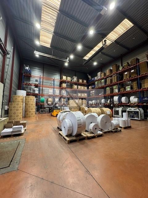 A LOUER -MORANGIS -310m&sup2; 2000 91420 Morangis