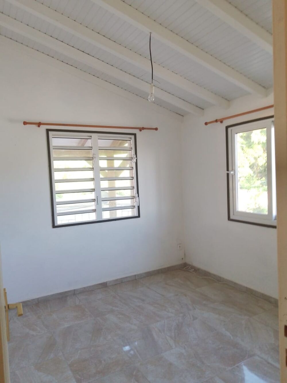 ? À VENDRE  Maison 2 niveaux à Baillif Guadeloupe, proche du centre et de toutes commodités