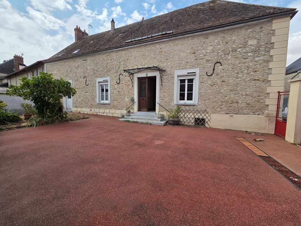 Maison 5 pièces 157 m² · à Sainville · 157 m² · 247 000 €